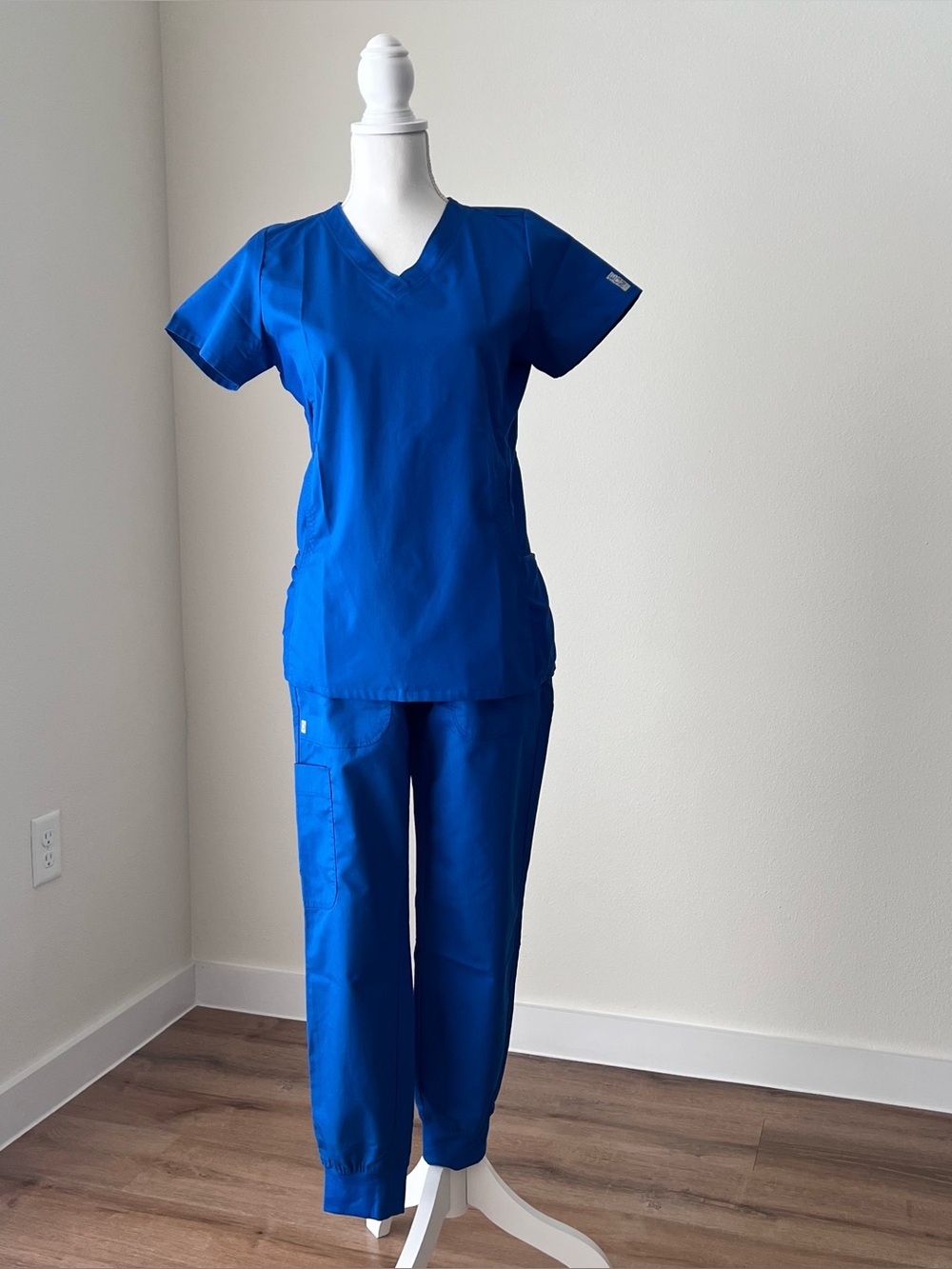 Maevn EON Active Scrub Set